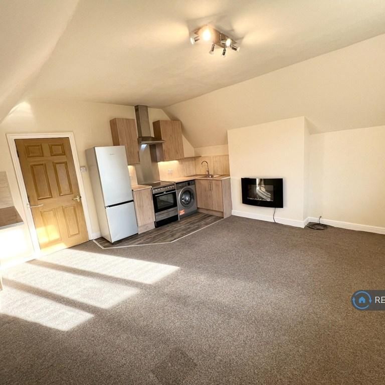 2 bedroom flat to rent - Photo 1