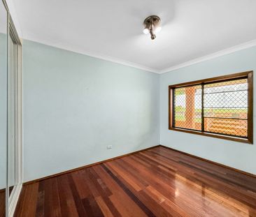 SPACIOUS 4-BEDROOM TOP FLOOR UNIT WITH LAKE VIEWS - Photo 4