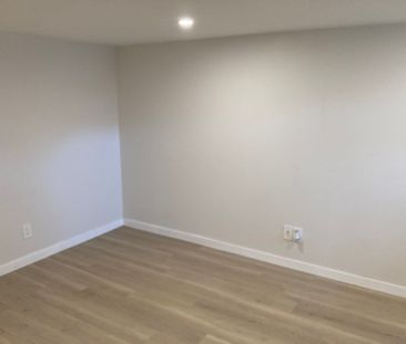 For Lease - 89 College Street, Belleville, Ontario - Photo 4