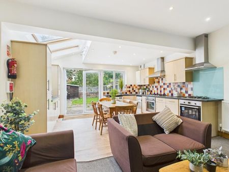 6 bedroom terraced house to rent - Photo 2