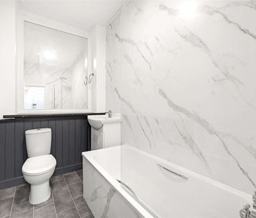 Three bed furnished flat located close to Stockwell - Photo 3
