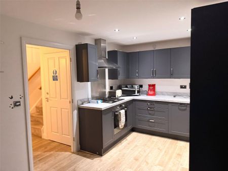 3 bedroom semi-detached house to rent - Photo 5