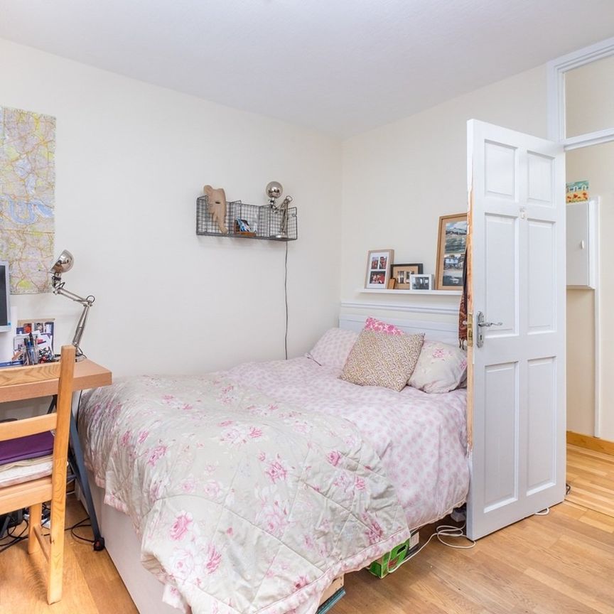 3 Bed Flat, Darville Road, N16 - Photo 1