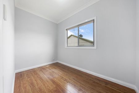 Comfortable Living in the Heart of Swansea - Photo 2