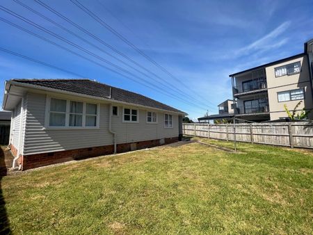 21 McBurney Place, Mangere East, Auckland - Photo 3