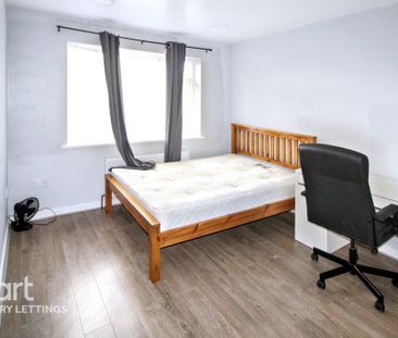 6 bedroom detached house to rent - Photo 2