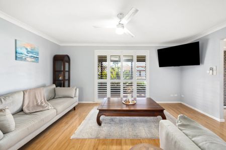 4 Bedroom house with pool, Kippa-Ring Contact Julie Sykes 0438 050 110 - Photo 2