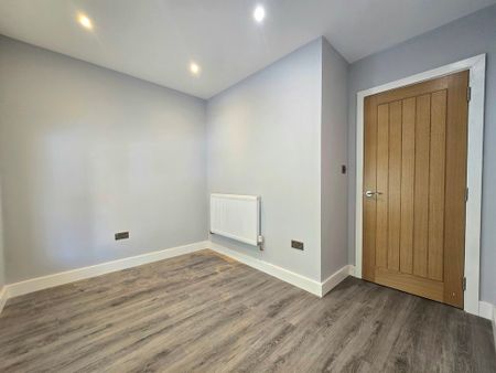 1 Bedroom Flat, Earls Court Road, London - Photo 3