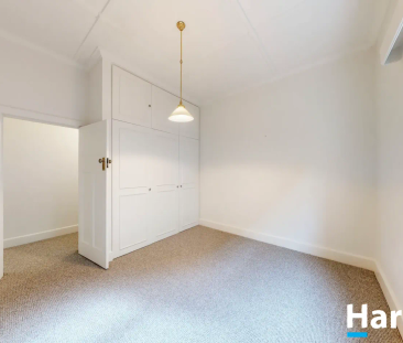 Spacious Family Home in Prime Camberwell Location - Photo 3