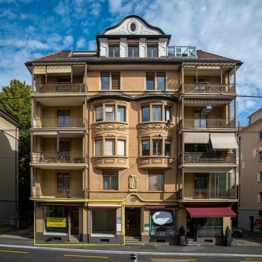 Charmant appartement de 2,5 pièces dans un immeuble ancien avec balcon dans un emplacement central à Zurich - Photo 1