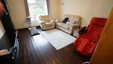 Albert Avenue, Idle, BD10 - Photo 3