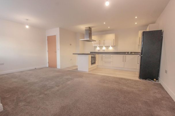 Skyline House, Swingate, Stevenage - Photo 1