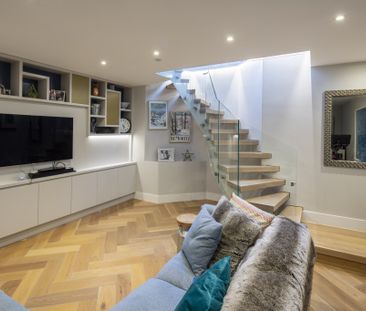 Luxurious Three-bedroom Character Property TO LET In Battersea - Photo 2