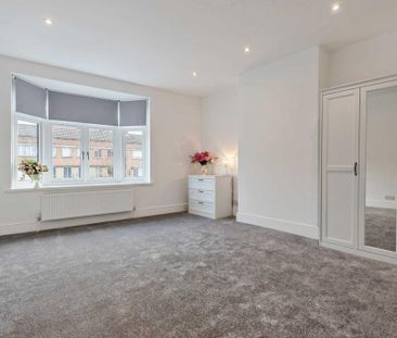 3 bedroom flat to rent - Photo 2