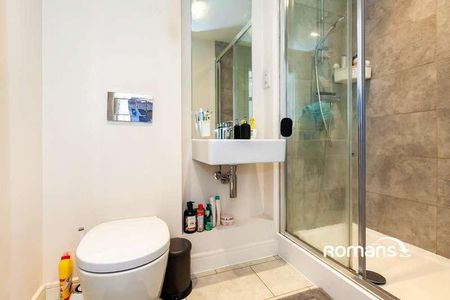 Kingston Close, Maidenhead, Berkshire, SL6 - Photo 2