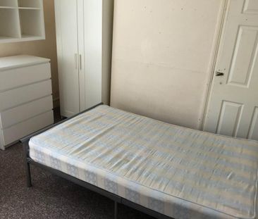 6 bedroom terraced house to rent - Photo 4