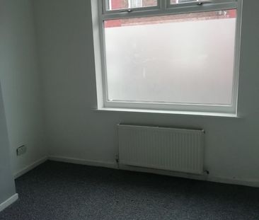 3 Bed Terraced House, South Grove, M13 - Photo 1