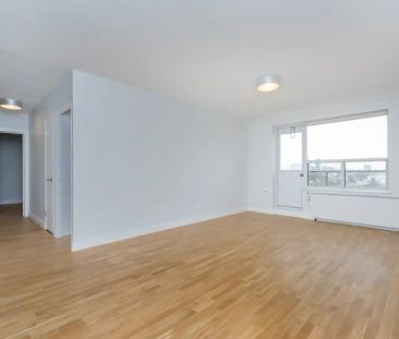 111 Lawton Boulevard — 2 Bedroom - unit PH04 - Photo 3