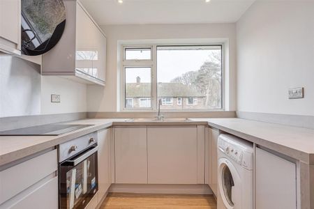 2 bedroom maisonette to rent - Photo 4