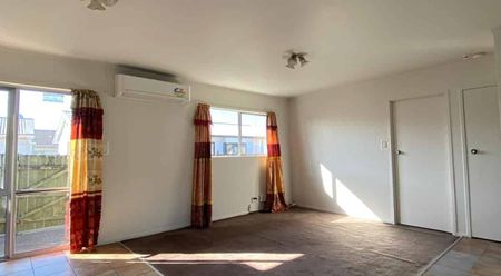 2 BRM, 1 Bathroom Home, In The Heart Of Old Papatoetoe - Photo 2
