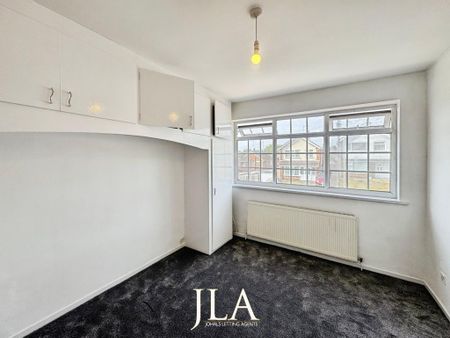 4 bedroom detached house to rent - Photo 2