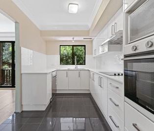 Spacious and Modern Living - Photo 2