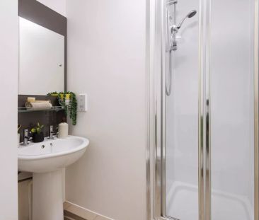 Extra Large Standard Double Ensuite - Photo 6