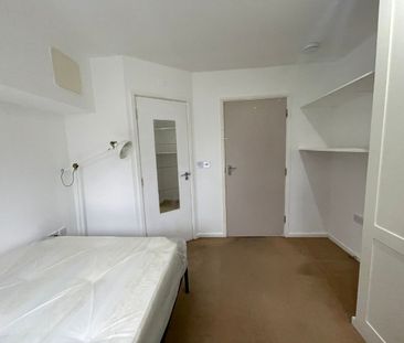 Room in a Shared Flat, Bromley High Street, E3 - Photo 5