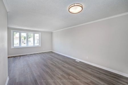 Property For Lease | X9285146 - Photo 2