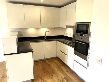 3 Bed Flat, Dowding Drive, SE9 - Photo 5