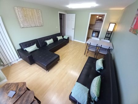 2 Bed Flat, Eccles New Road, M5 - Photo 2