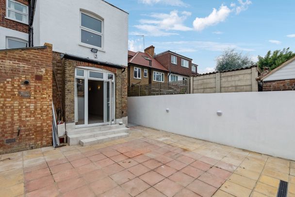 St. Leonards Road, East Sheen, London, SW14 - Photo 1