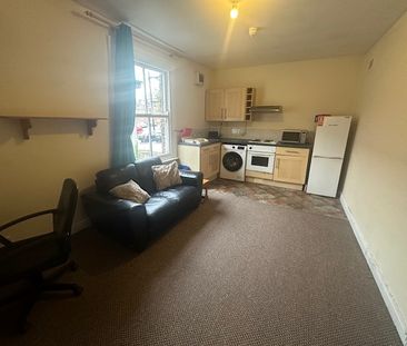 Flat 5, 3, Stanley Terrace, Preston - Photo 3