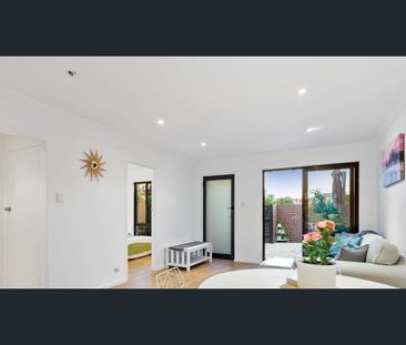 Welcome to 4/58 Hastings Street - 5 Minute Walk to Scarborough Beach - Photo 1