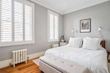 A stunning lateral apartment on Amwell Street. - Photo 2