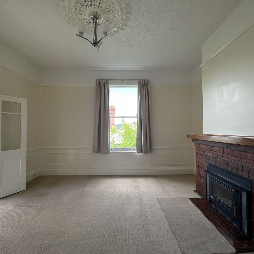 Feel at home, Living Here - Photo 1