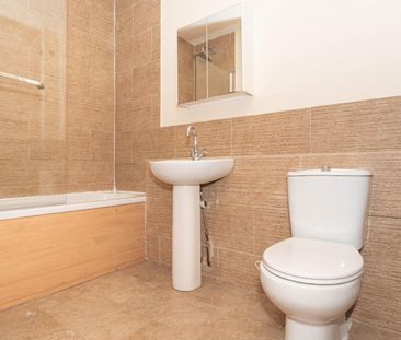 1 bedroom Flat To Let - Photo 5