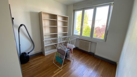 Location Appartement 4 pièces 75m² DOUAI 59500 - Photo 5
