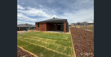 Modern Family Living in a peaceful location - Photo 5