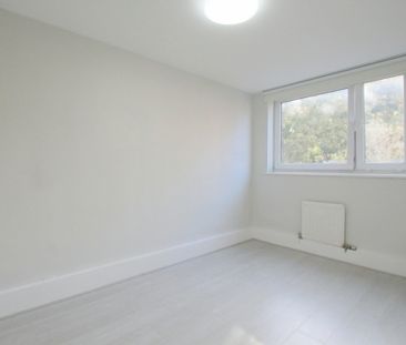 3 Bedroom Mid Terraced House, Westbridge Road, London - Photo 6