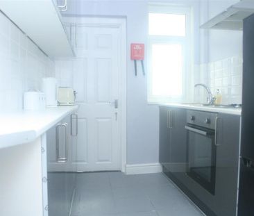 1 bedroom in a house share to rent - Photo 3