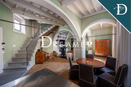 Splendid Renovated Apartment in the Heart of Florence - Photo 2