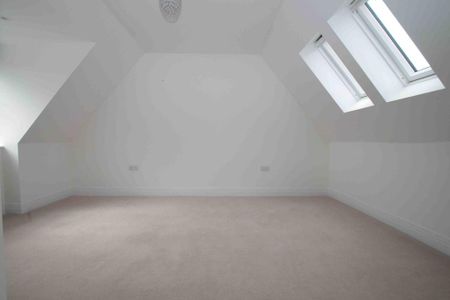 4 bedroom detached house to rent - Photo 4