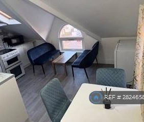 1 bedroom in a flat share to rent - Photo 5