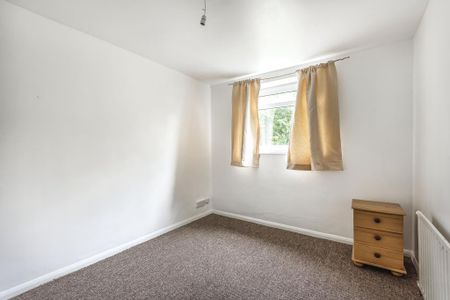 4 bedroom end of terrace house to rent - Photo 3