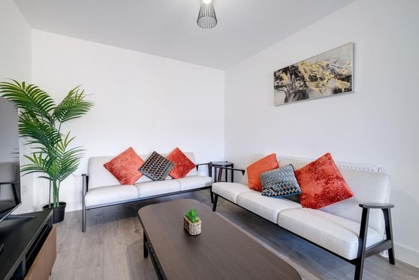 6 bedroom detached house to rent - Photo 1