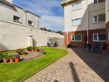 Montpellier Crescent, Wallasey, 2 bedroom, Flat - Purpose Built - Photo 3