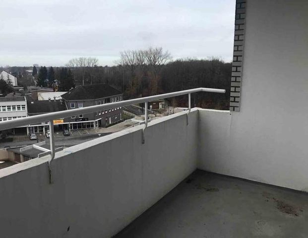 Modernisierte 2-Zimmer-Wohnung mit Balkon und schöner Aussicht - Photo 1