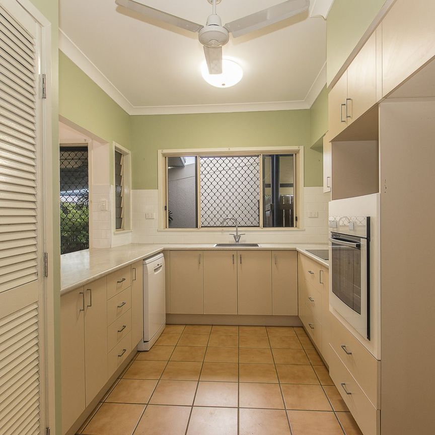 6 Glebe Place, Kirwan - Photo 1