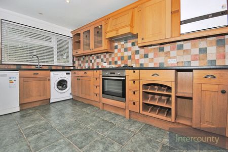 3 Bedroom Semi Detached House To Rent - Photo 4